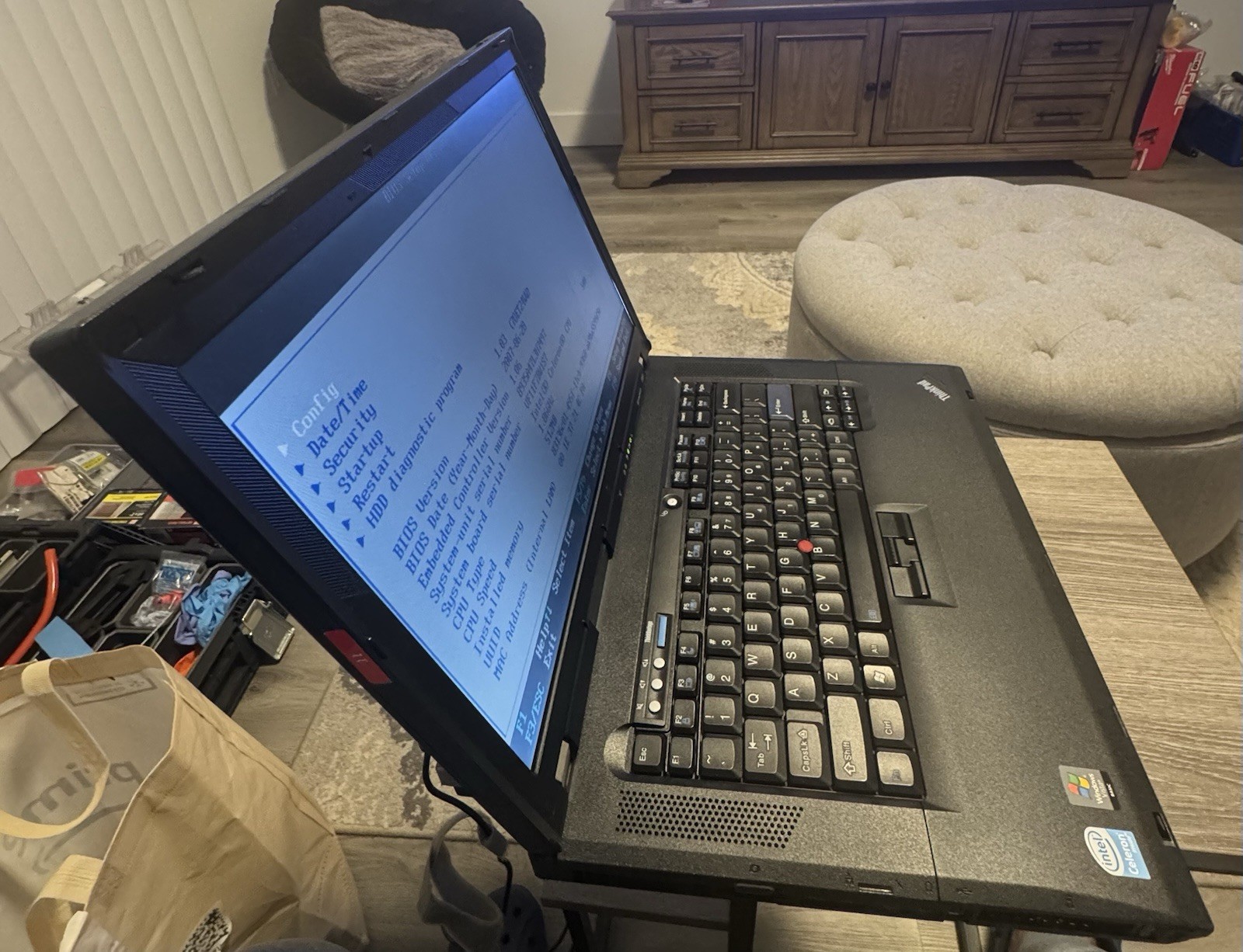 Lenovo ThinkPad R61 14in Intel Celeron 1.86GHz 512MB RAM Optical Drive. No OS