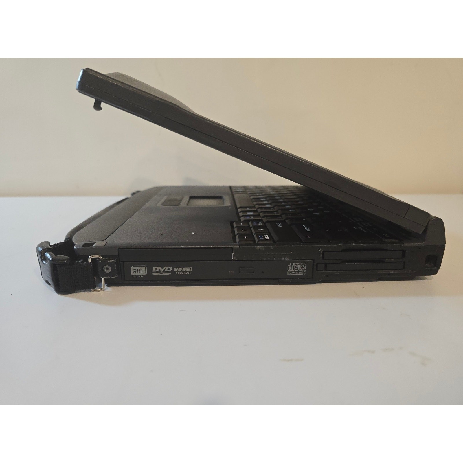 GENERAL DYNAMICS GD6000 Rugged Laptop Intel Core 2 Duo 2GB RAM NO HDD Boots BIOS