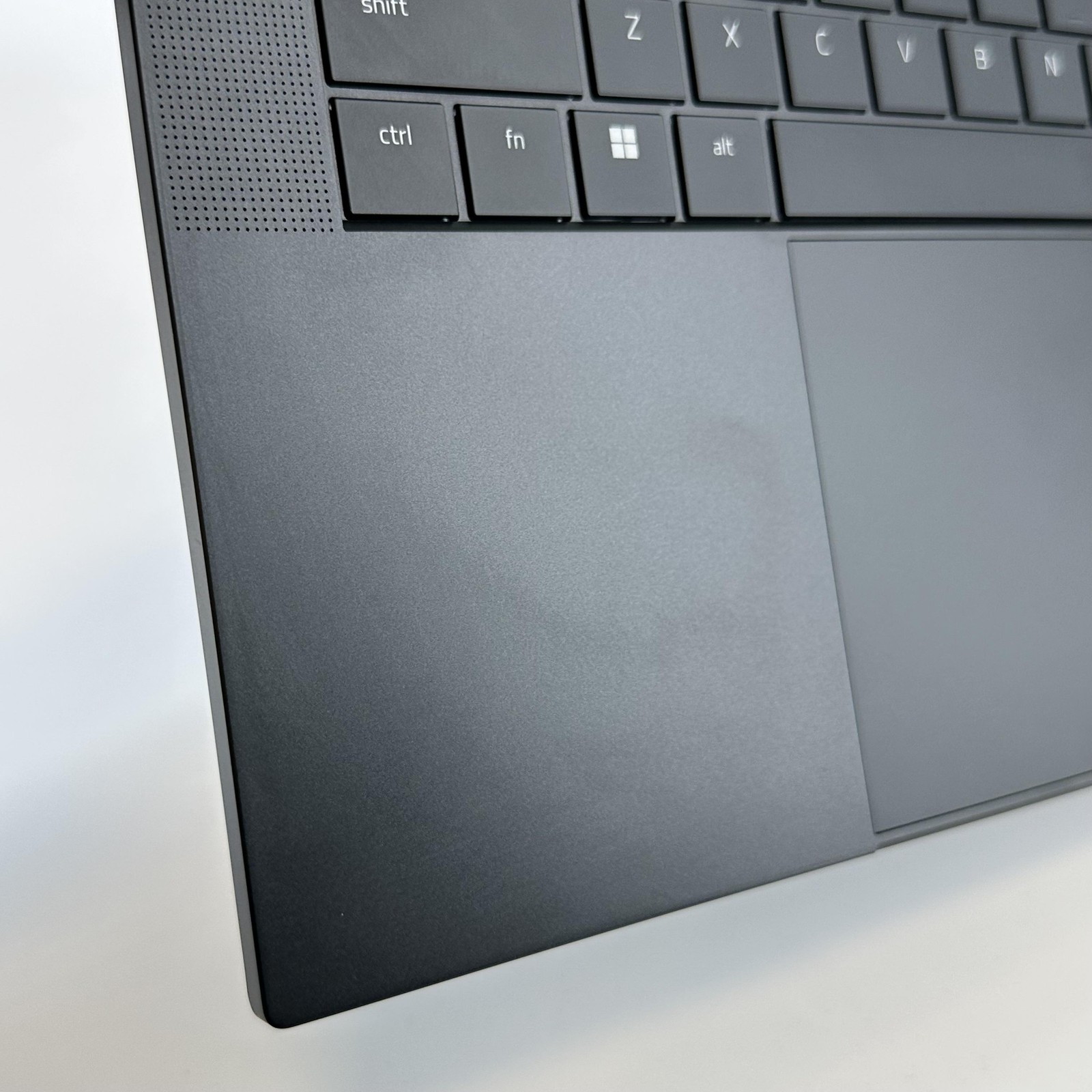 Razer Blade 16 240Hz QHD+ 2025 2.0 GHz Ryzen AI 9 365 16GB 1TB SSD RTX 5060