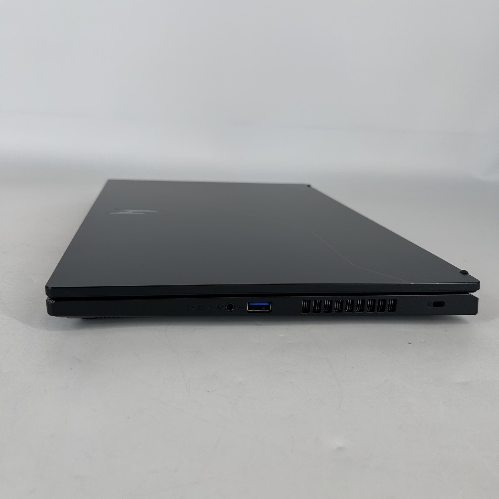 Acer Nitro V 15 FHD 2.1 GHz i5-13420H 16GB 512GB SSD RTX 5050 Very Good