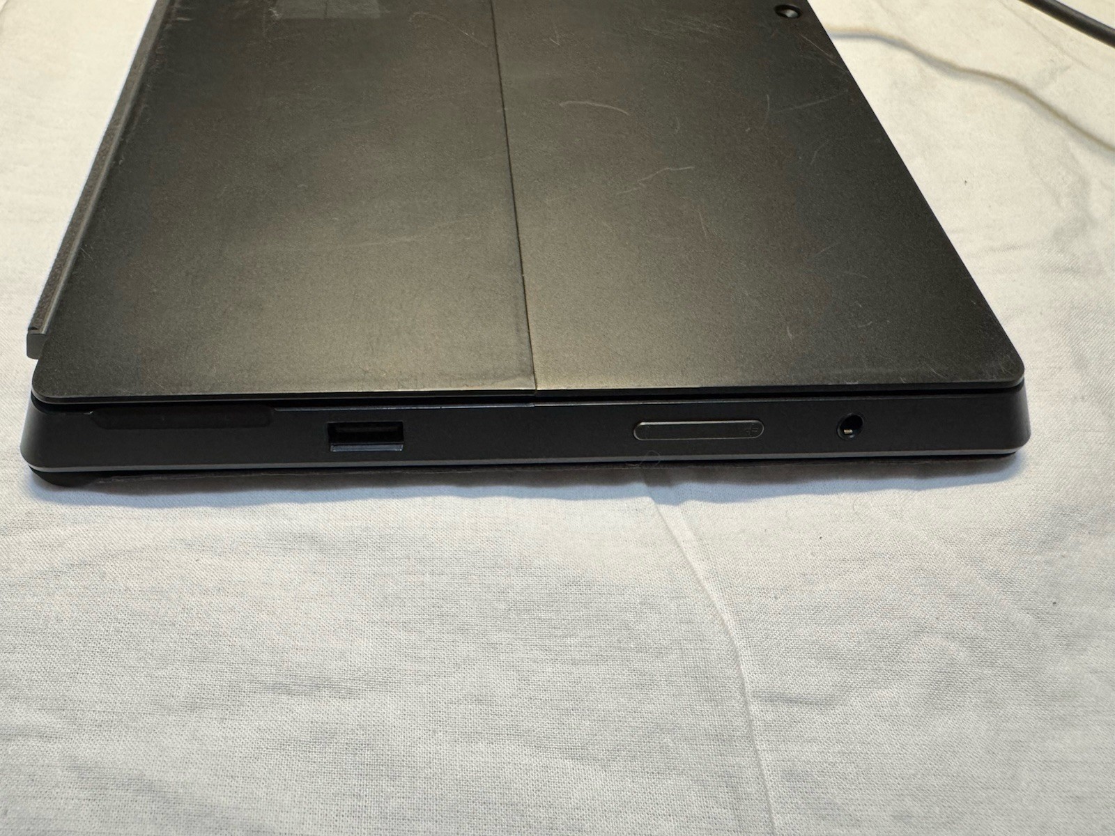 Microsoft Surface 1 i5-3317u 4GB RAM 128GB SSD Win 11 Pro Extras