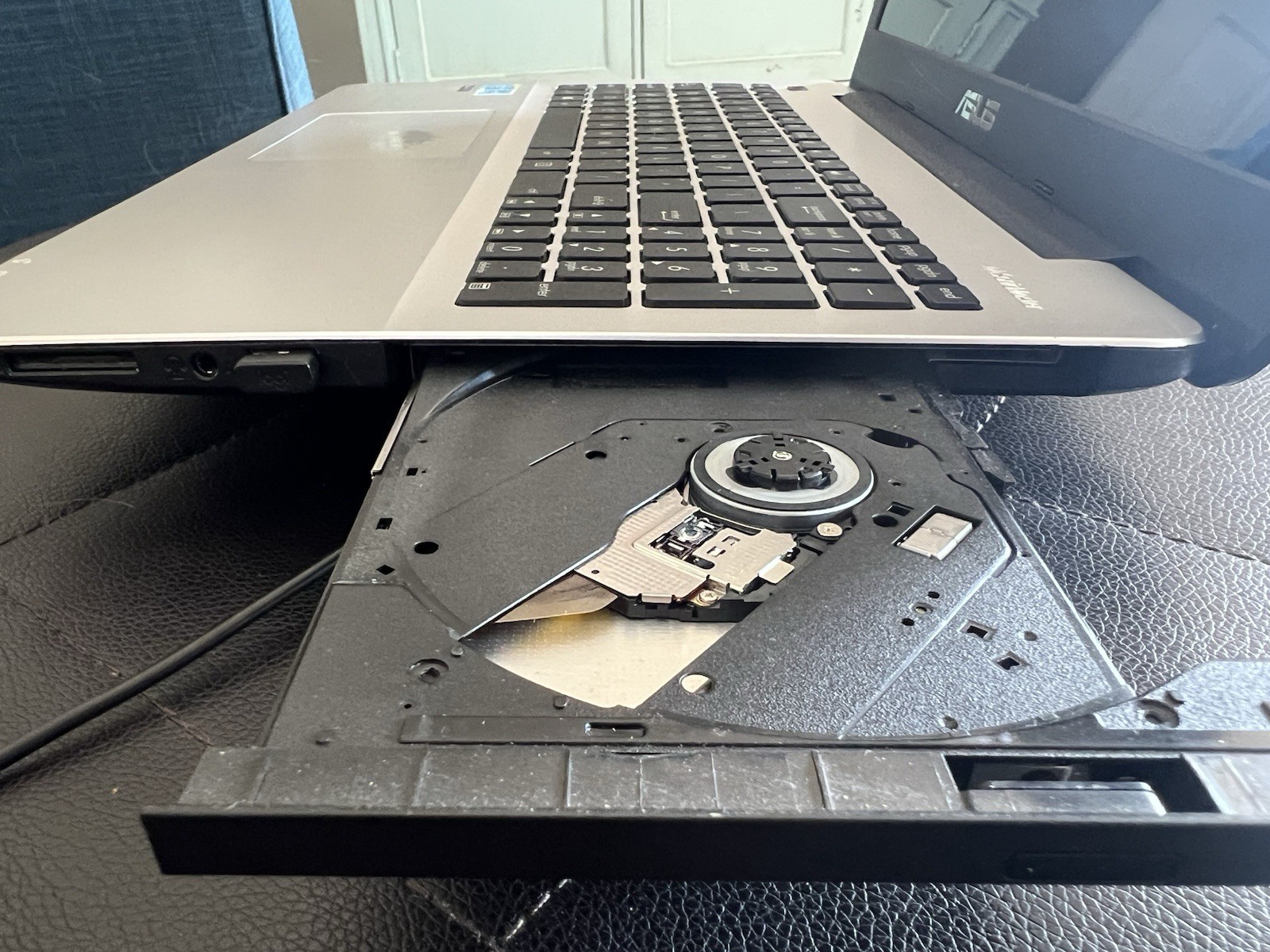ASUS X555L Laptop Working – With Charger (Battery Needed Read Desc)