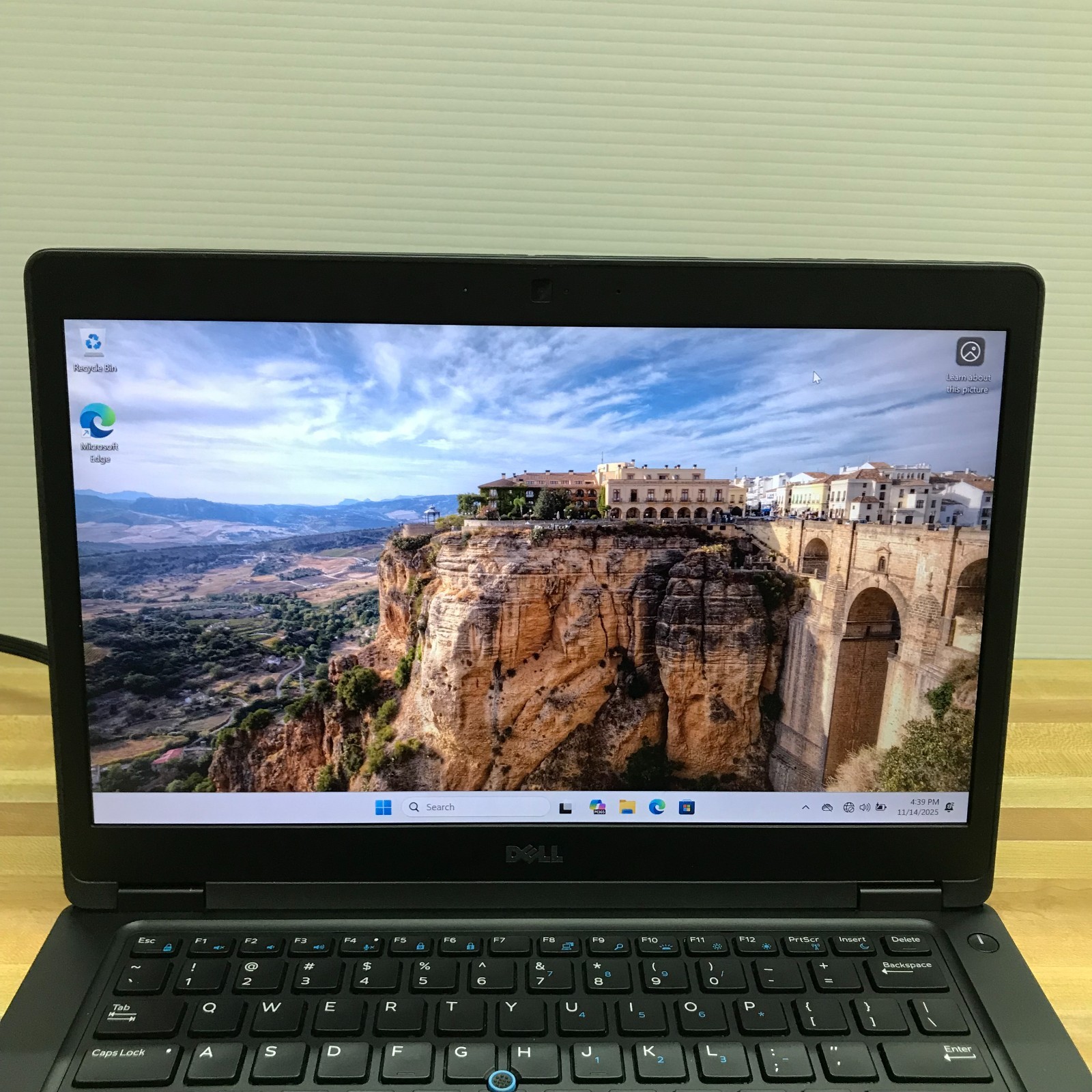 Dell Latitude 5480 14″ i5-6440HQ 2.60GHz 16GB RAM 256GB SSD (Windows 11 Pro)