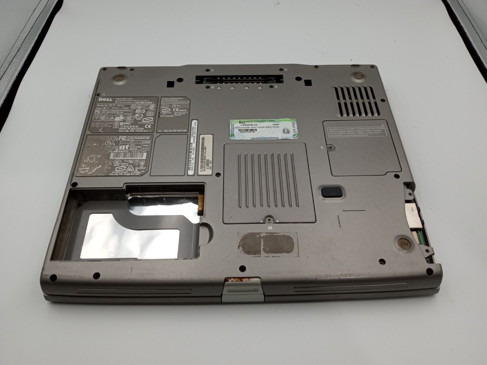 Dell Latitude D505 15″ Laptop Intel Pentium 1.5GHz 1GB RAM – BOOTS – READ -RR