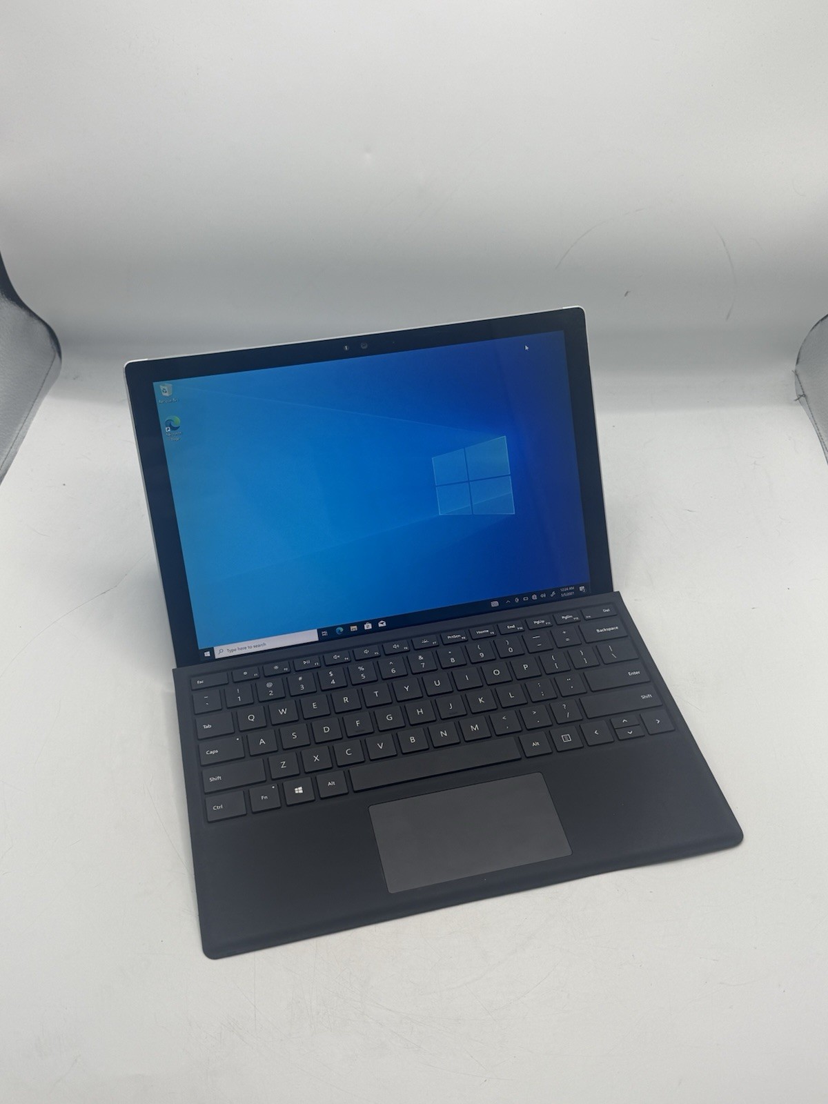 Microsoft Surface Pro 4 1724 12.3” Intel i5-6300U 8GB RAM 256GB SSD WIN10P