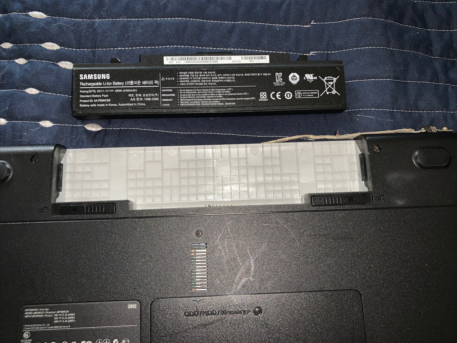 Samsung NP300E5E-A02US Core i3 3227U 1.90GHz 4 GB RAM with Hdd/battery/adapte