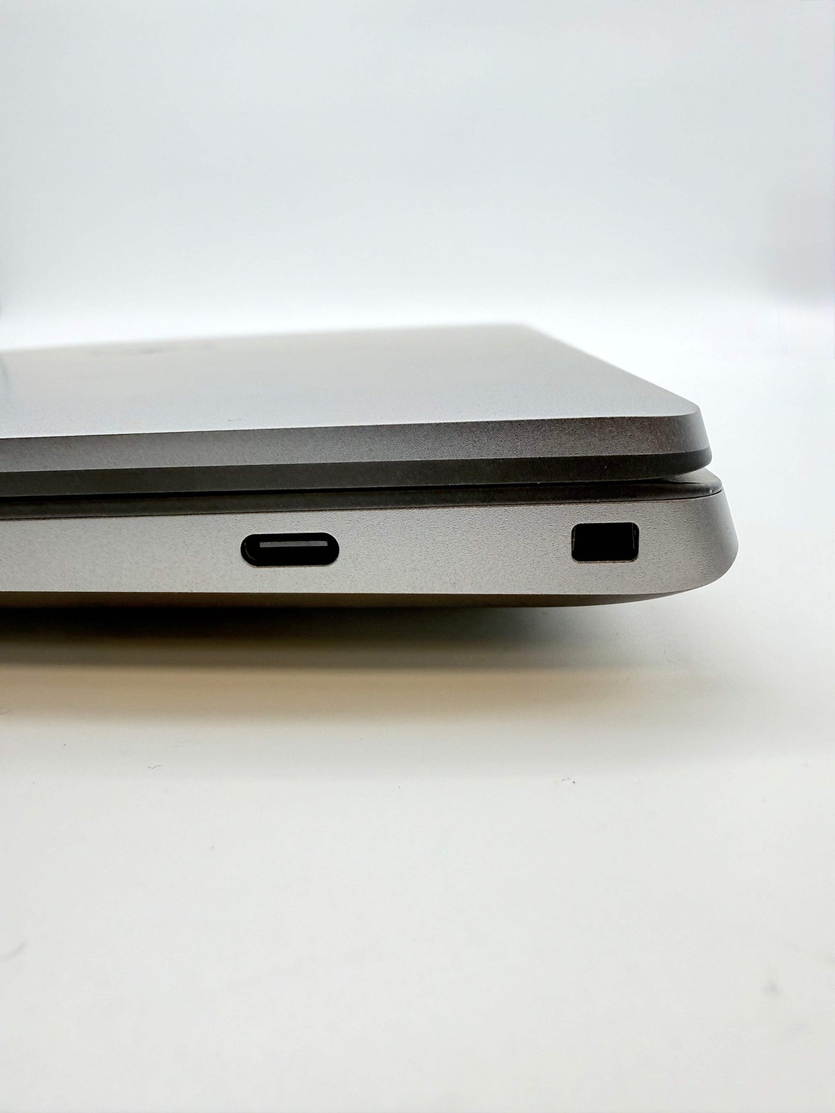Dell Precision 5690 16″ Core Ultra 7 165H vPro 32GB RAM 1TB RTX 2000 Ada Gray