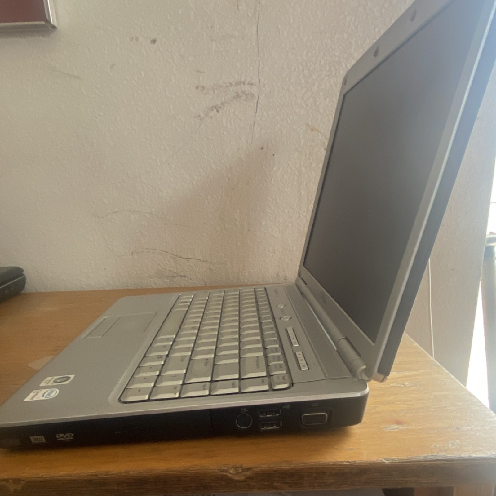 Dell Inspiron 1420 Notebook Laptop Intel Centrino 14″ Silver Windows Vista Wi-Fi