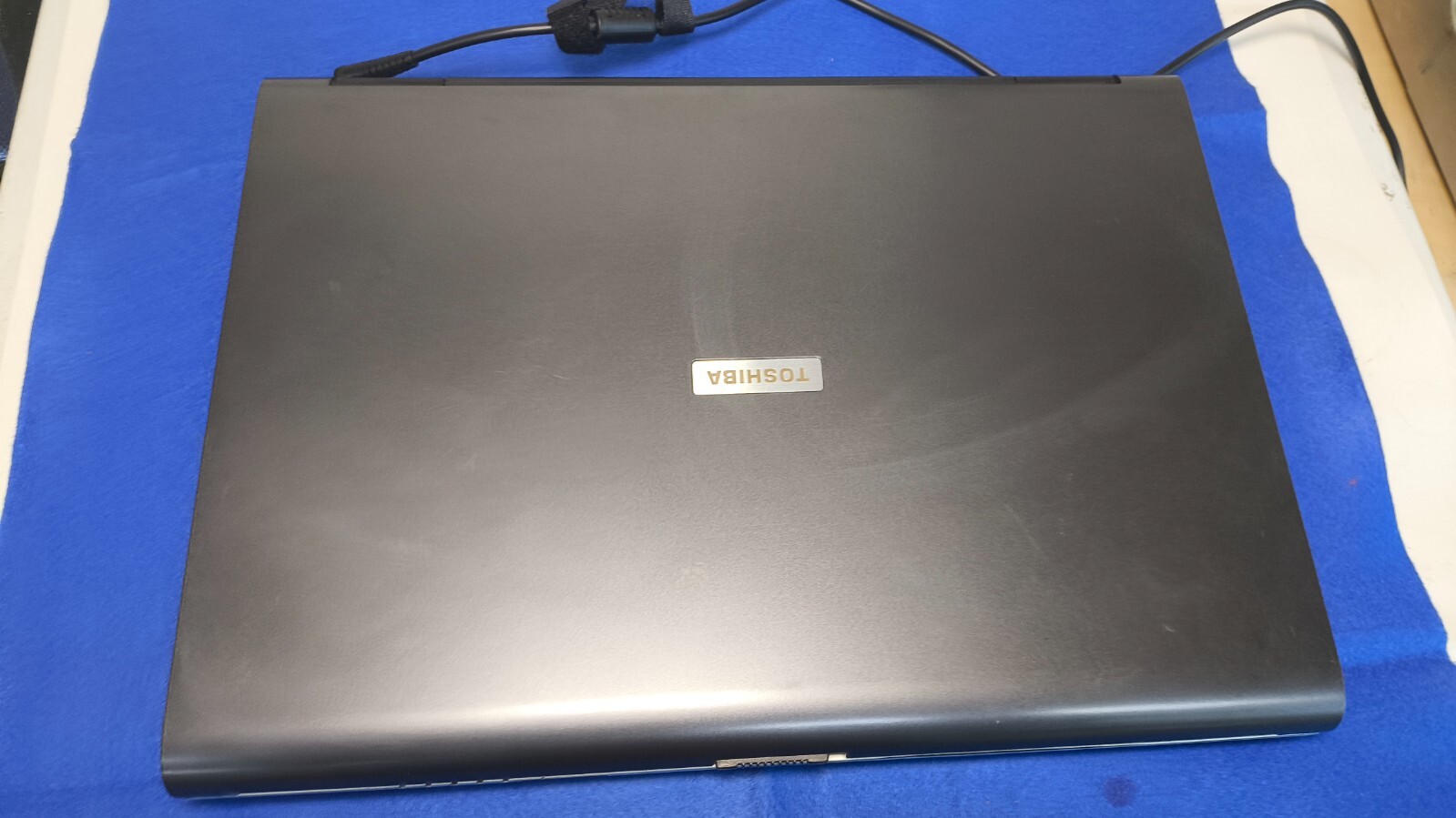 Toshiba Vintage 15″ Satellite A110 laptop Intel Pentium 2GB / 80GB HDD Win XP