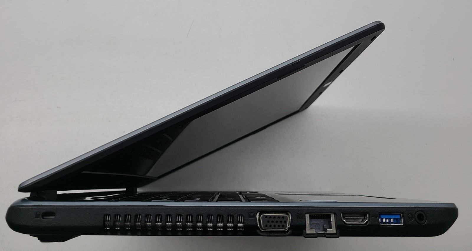 Acer Aspire E5-571-35LV Laptop Intel i3-4030U 4GB Ram 256GB SSD NO OS (FL)