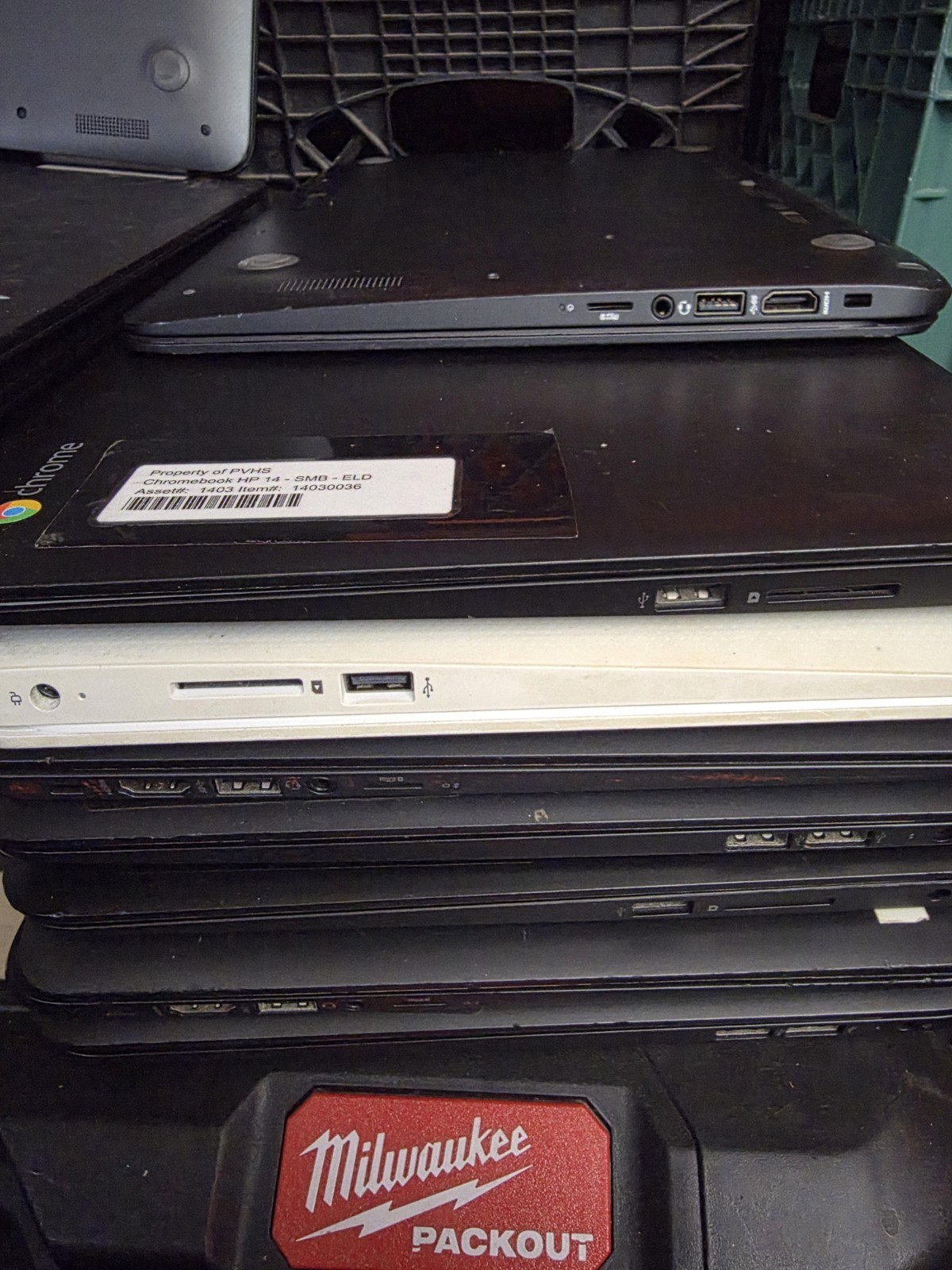HP Chromebook 14A white and black Model AR5B22 17 total chromebooks.