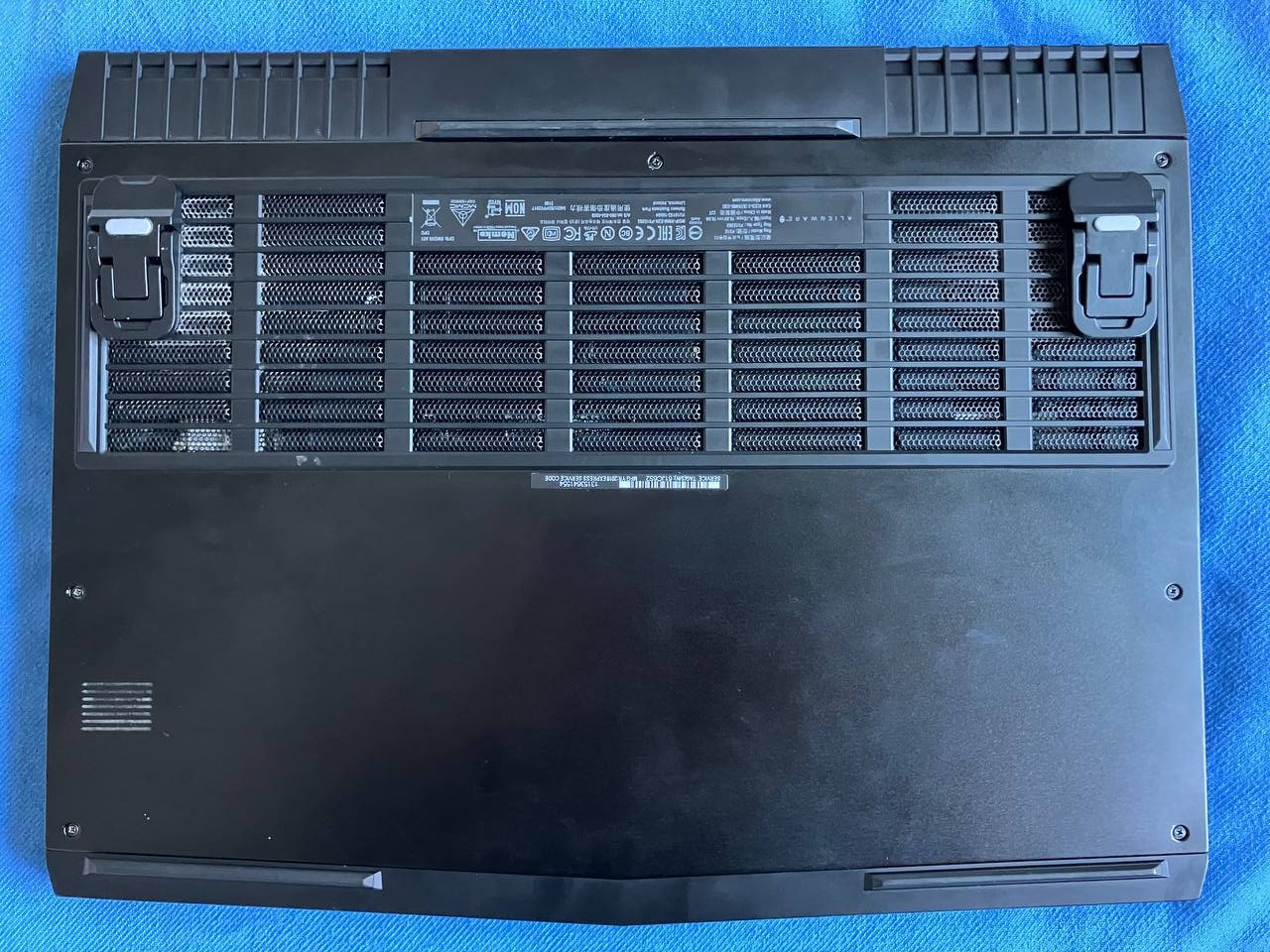 Dell Alienware 17 R5 FHD i7-8750H 16GB 256GB SSD/1TB SSD GTX 1080