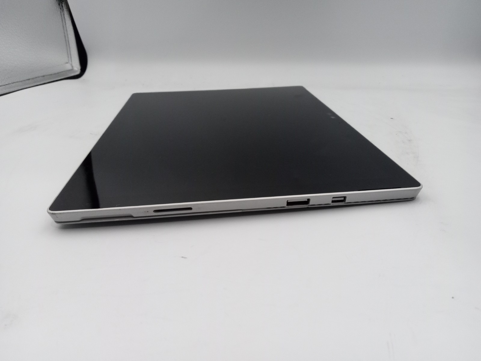 Microsoft Surface Pro 4 1724 12.3″ i5-6300U 8GB RAM 256GB SSD Windows 11 -RR