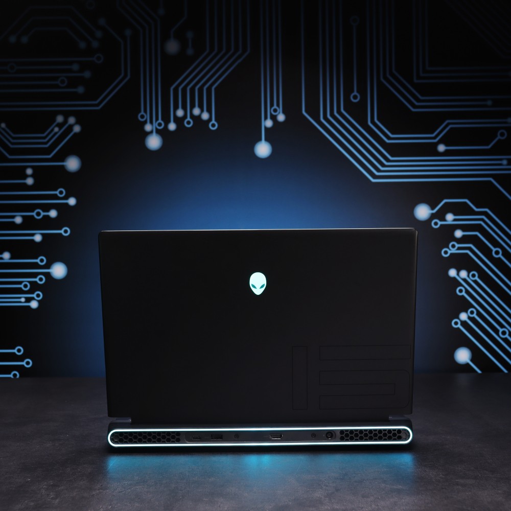 Dell Alienware m15 R7 // Intel Core i7-12700H, 16GB RAM, RTX 3060, 512GB SSD