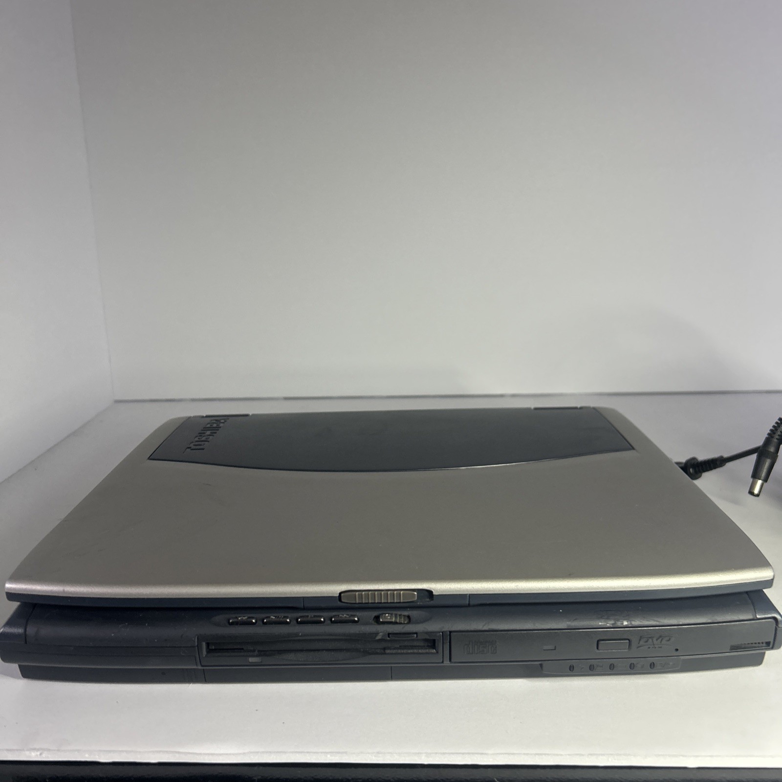 Vintage 1998 Toshiba Satellite P5275U-4K9J0 Laptop TESTED Needs WIN 98