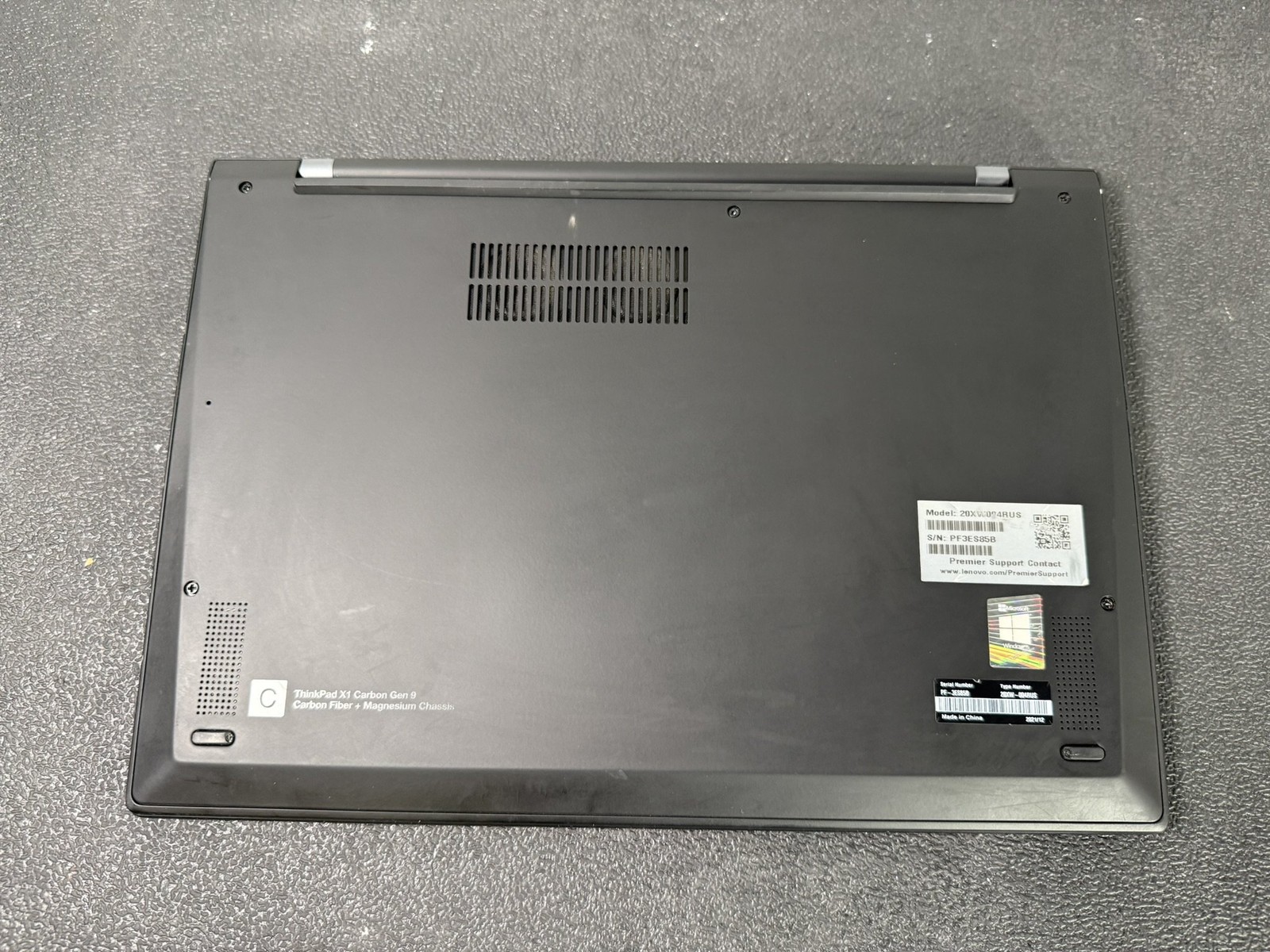 Lenovo ThinkPad X1 Carbon Gen 9 14″ Touch i7-1185G7 16GB No SSD Laptop