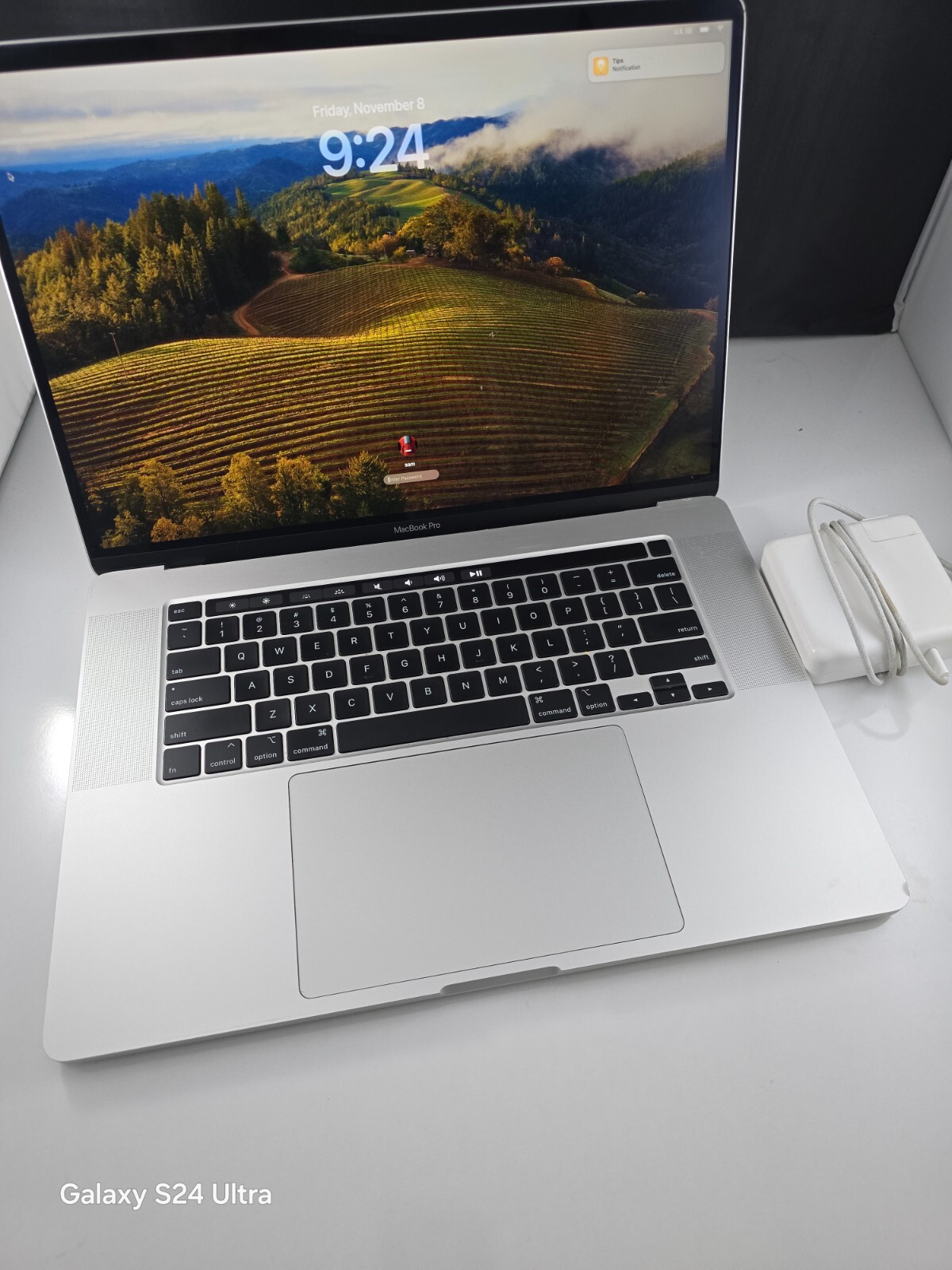 Apple MacBook Pro 16 Inches Silver 2019 i7-9750H 16GB 512GB Cycle count 237