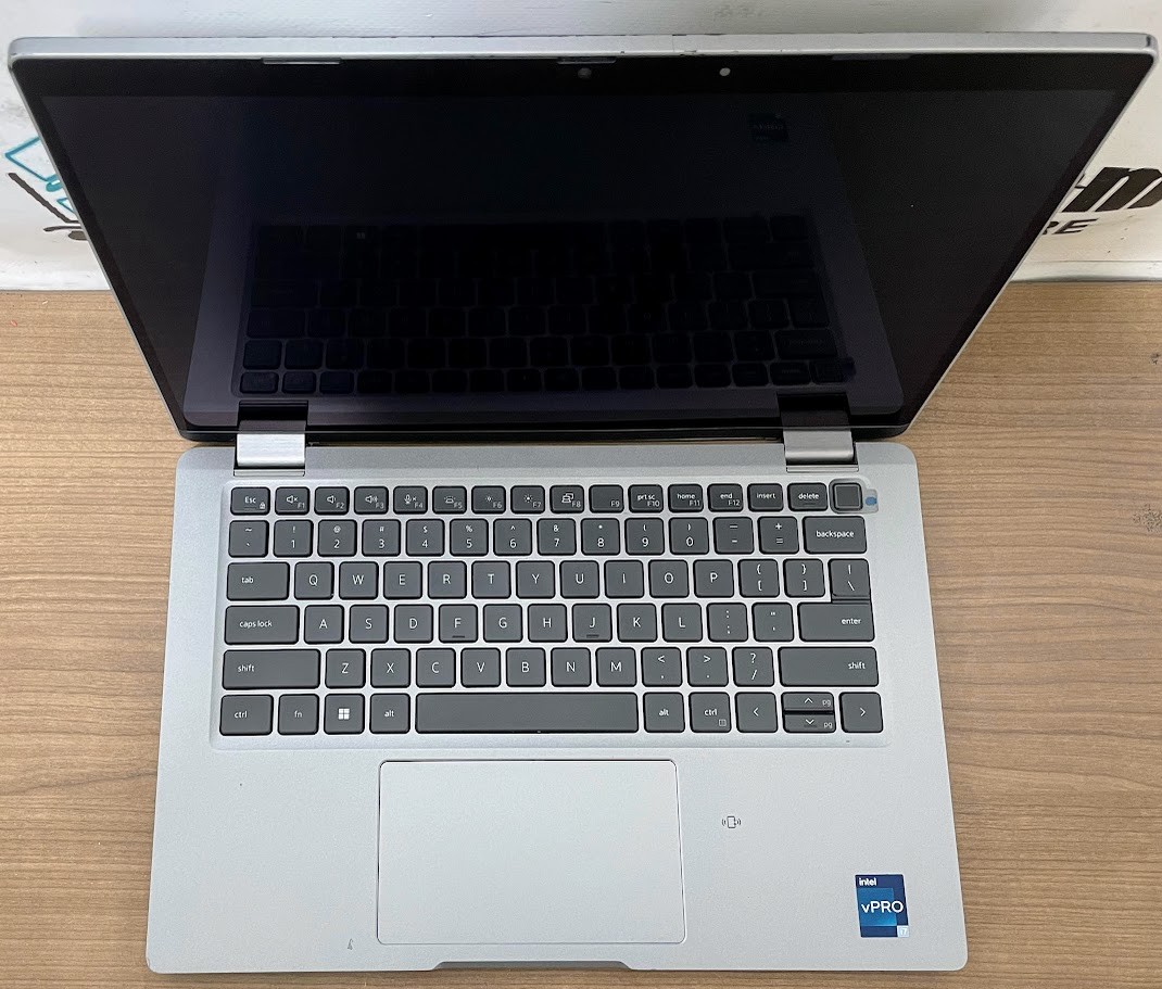 Dell Latitude 5330 2n1 13.3 FHD Iris Xe W11Pro i7-12th 4.1GHz 16gb RAM 512gb SSD