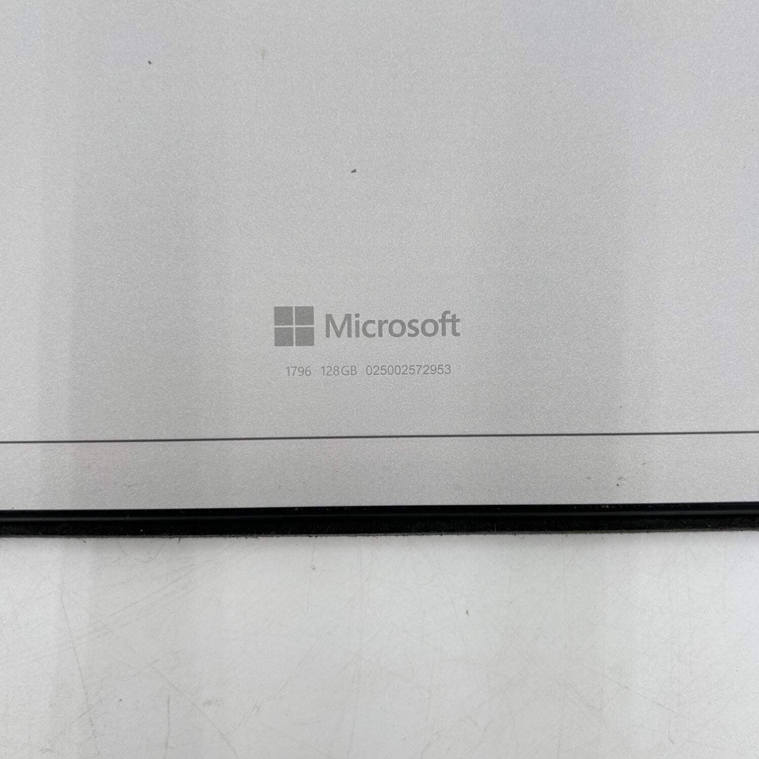 Broken Microsoft Surface 5 Pro 1796 12.3″ m3-7Y30 4GB RAM 128GB SSD Cracked Scre