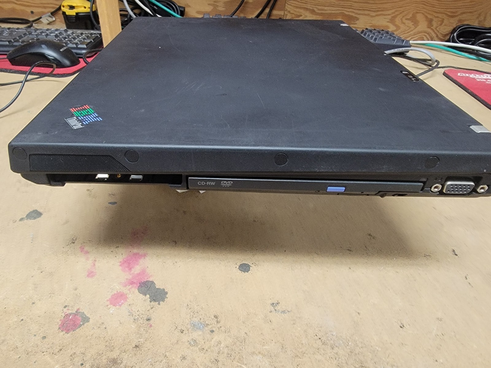 IBM Thinkpad 15″ T43 – Pent M 2.00Ghz – 1GB Ram – NO HDD NO BATTERY – FOR PARTS