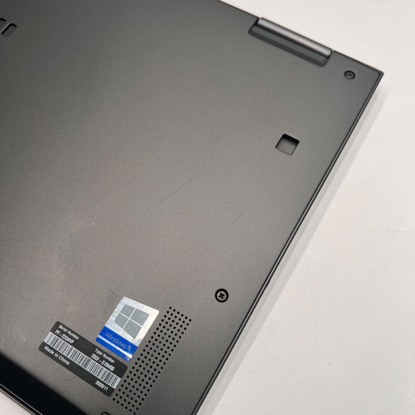Lenovo ThinkPad X1 Yoga 4th Gen 14″ i7-8665U 16GB RAM 512GB SSD No OS | TESTED