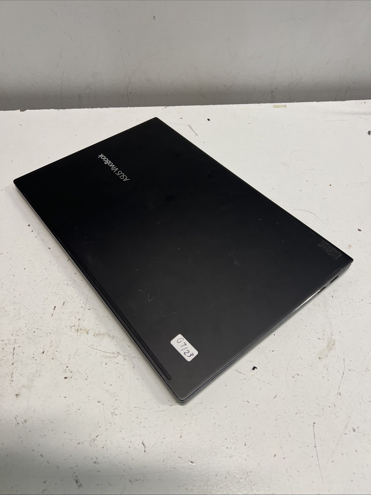 ASUS 2x i5-1135G7 | 1x i5-4200U | 1x i5-7200U | 1x R3-3200U | 1x Pen 4415U