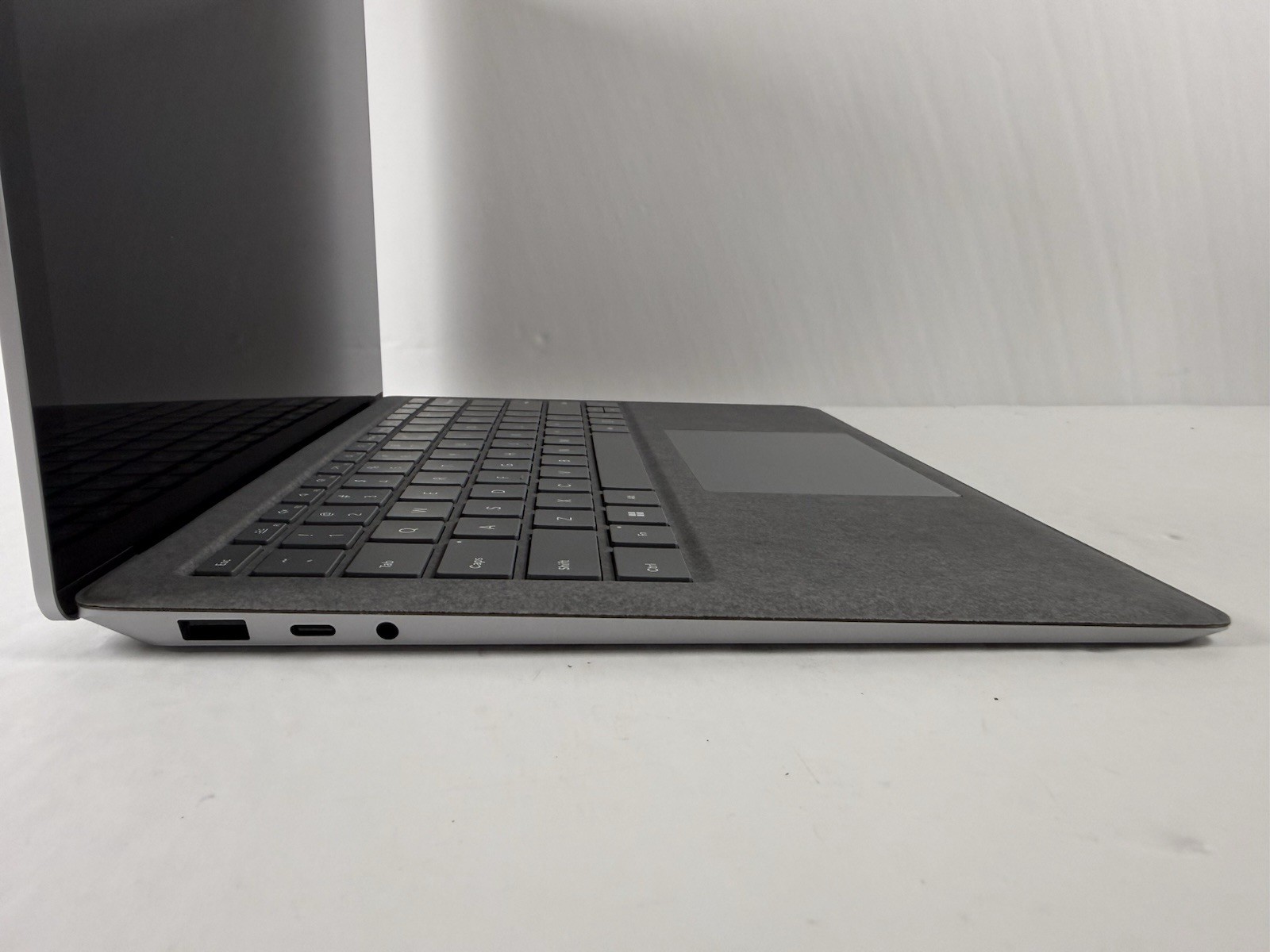 Microsoft Surface Laptop 5 13.5” 1950 Intel Core i7-1265U 16GB RAM 512GB NVME