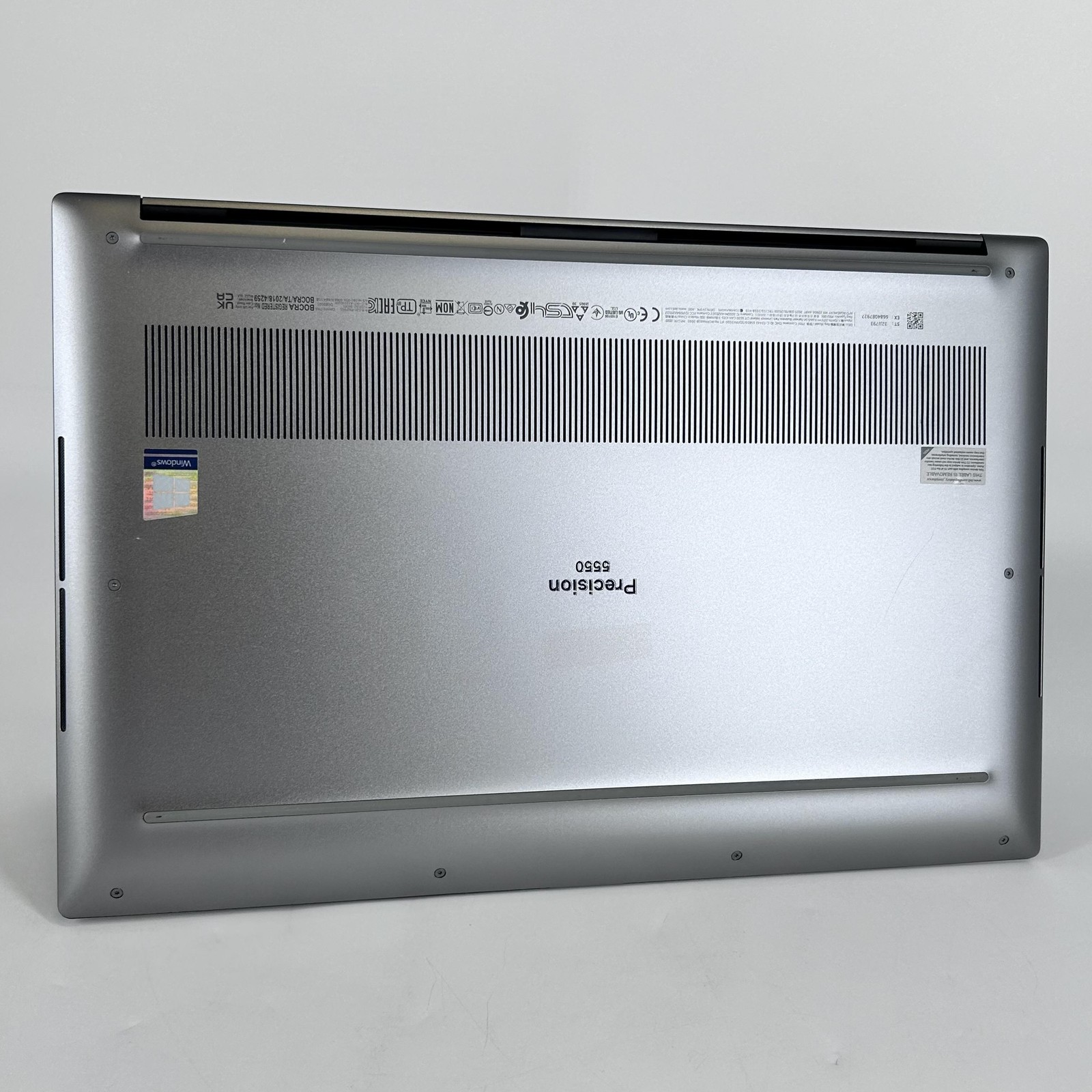 Dell Precision 5550 15 UHD+ TOUCH i9-10885H 32GB 2TB Quadro T2000 – LCD BLEED
