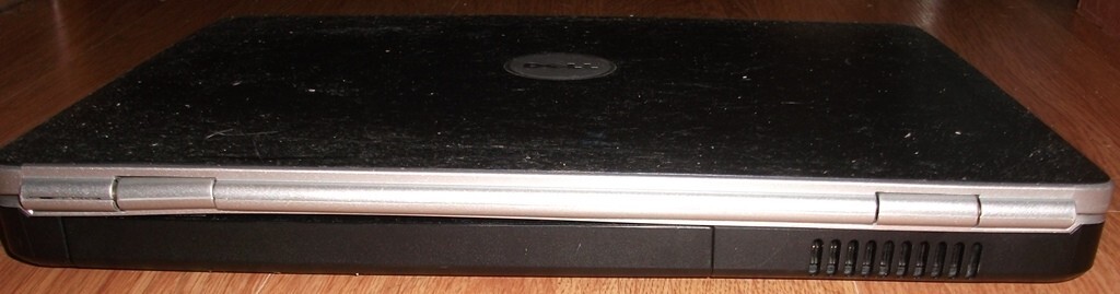 DELL Inspiron 1525 Laptop Boots To Windows 7; Comes with Charger; 2GB RAM, T3200