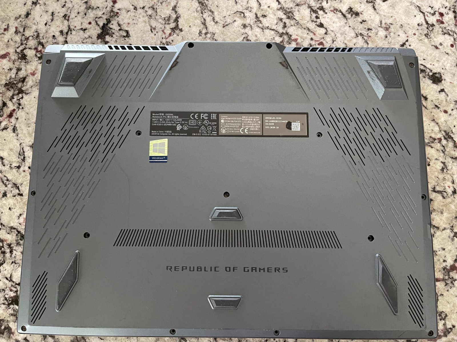ASUS ROG Zephyrus Duo 15 GX550 NVIDIA RTX 2080 Super Max-Q 32GB RAM Thunderbolt