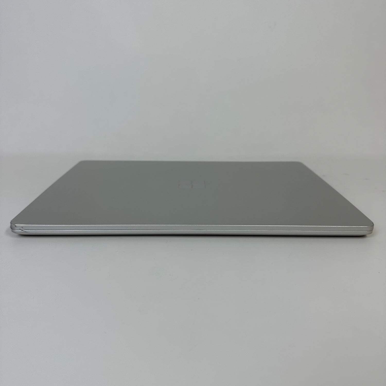 Microsoft Surface Laptop Go 1 1943 12.4″ i5-1035G1 1.0GHz 4GB RAM 64GB SSD