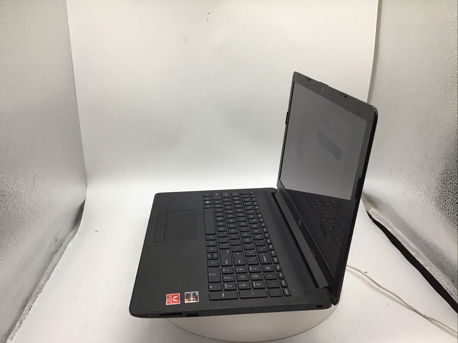 HP db0066wm 15.6″ Laptop Ryzen 3 2200U 4GB RAM 1TB HDD Windows 11 Pro Used READ