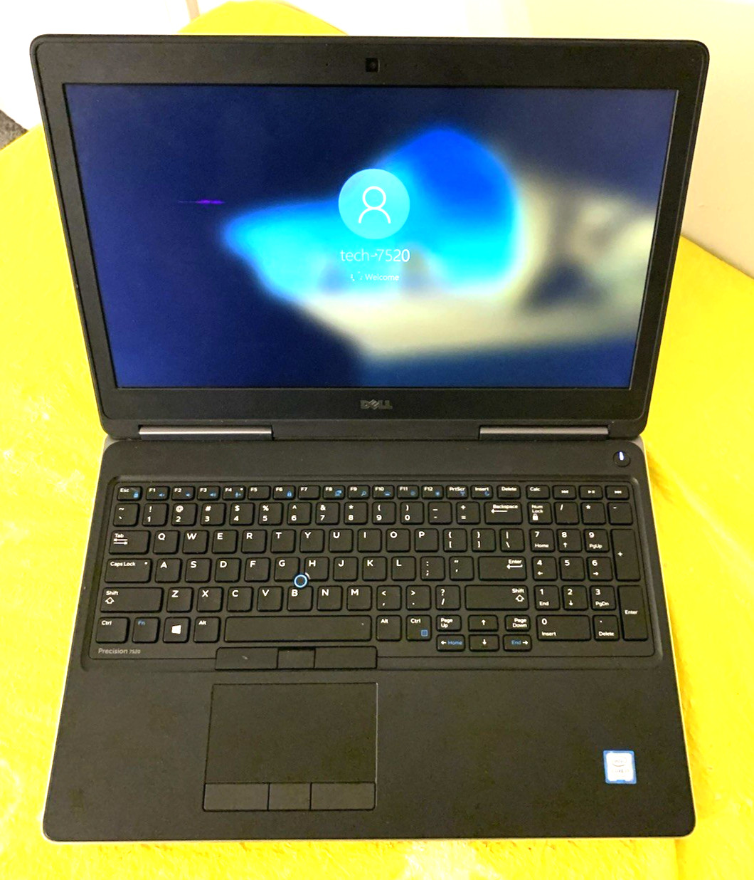 Dell Precision 7520 Workstation 15.6″ Core i7-7820HQ 2.90GHz 16GB Ram 2 TB HDD