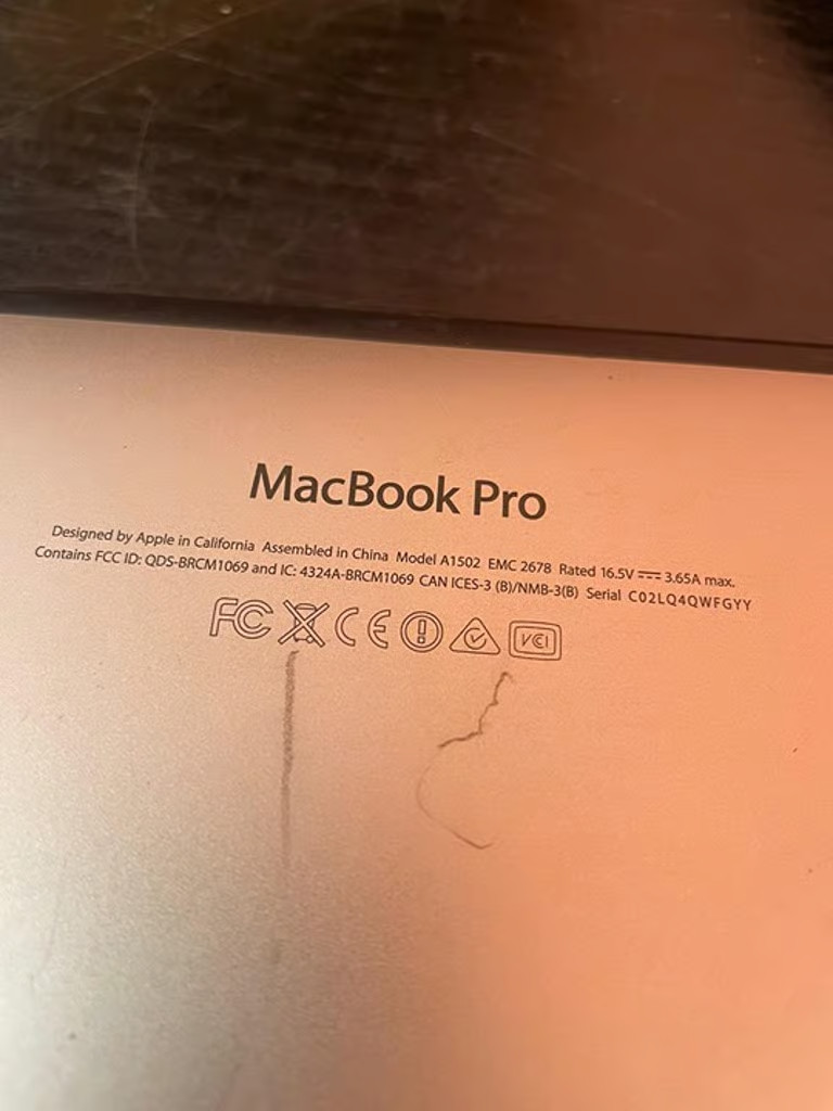 Apple MacBook Pro A1502 | Intel Core i5 | 4GB RAM | Cracked Screen | Boots to OS