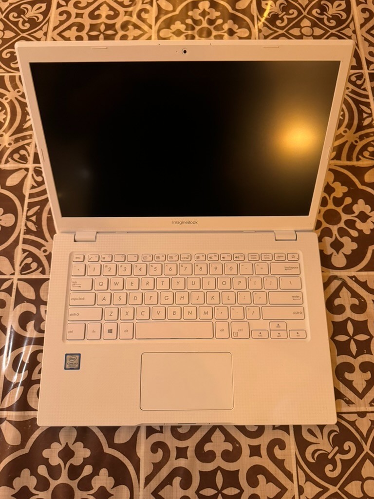 ASUS VivoBook MJ401TA m3-8100Y 4GB 120GB SSD Win10 w/ Charger