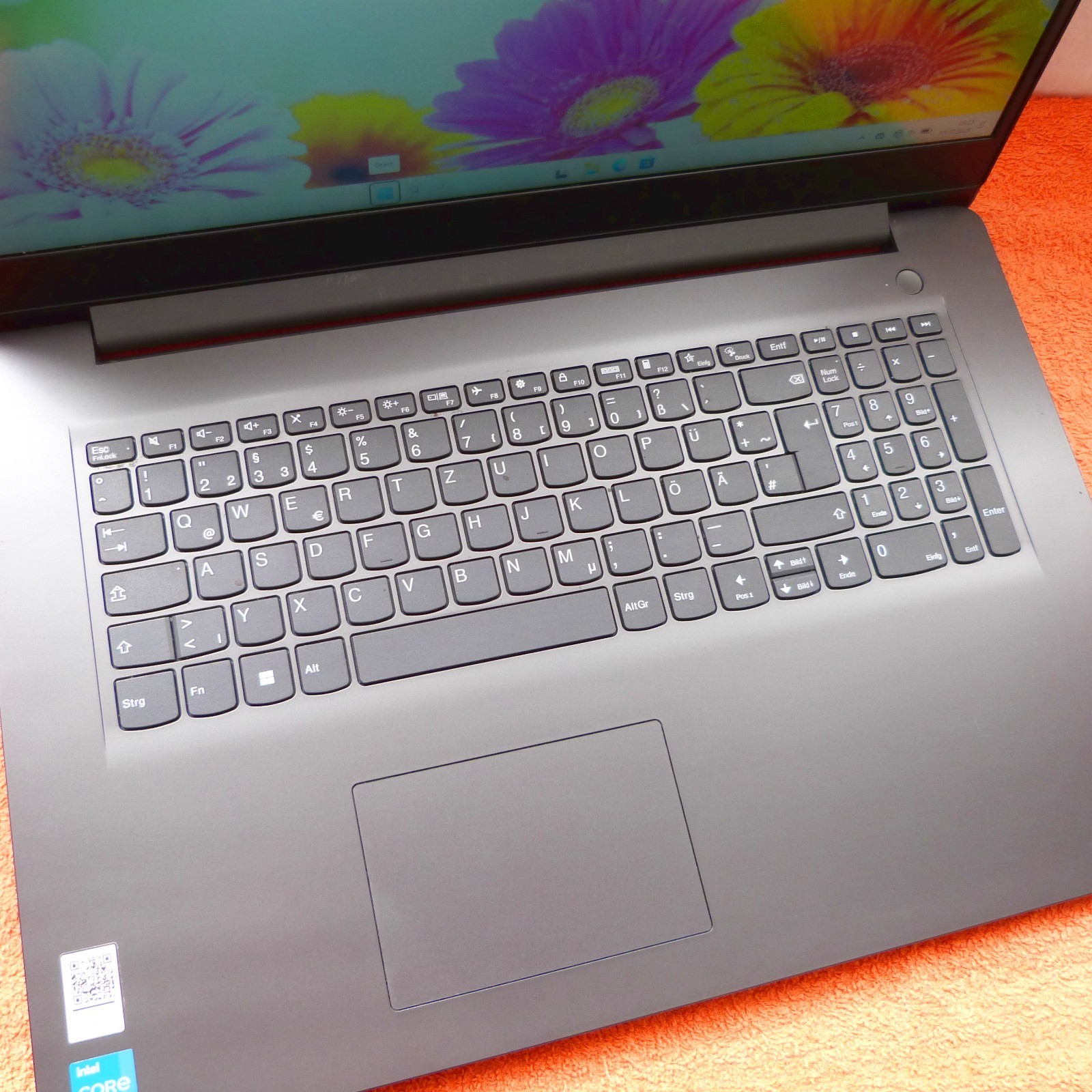 Lenovo V17 G3 17 inch Ultrabook l 12GEN Intel HEXA CORE I 1TB SSD Windows 11 PRO