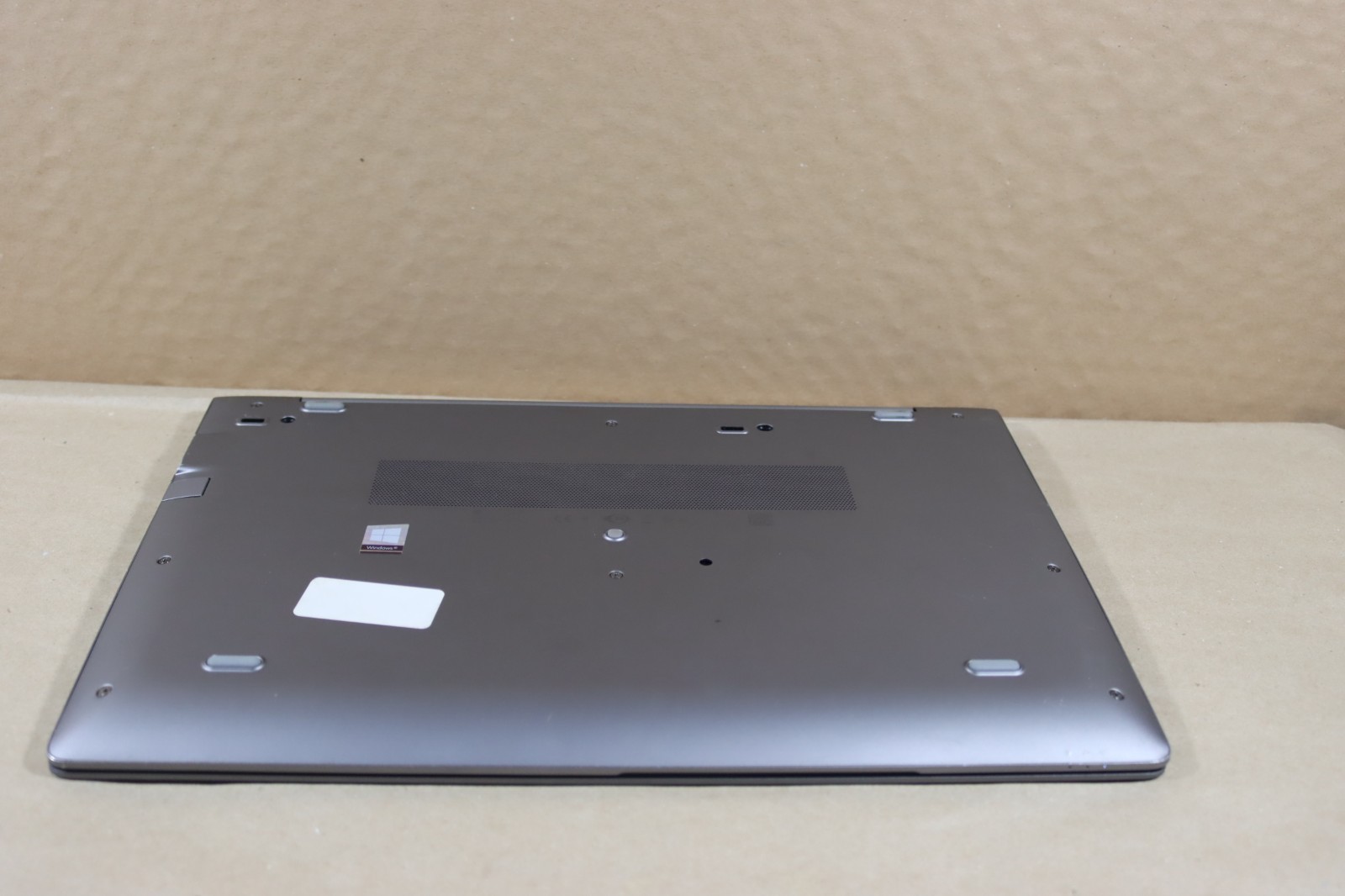 HP ZBook 15U G6 15.6” (256GB SSD Intel Core i7-8665U 8GB RAM) AMD Radeon