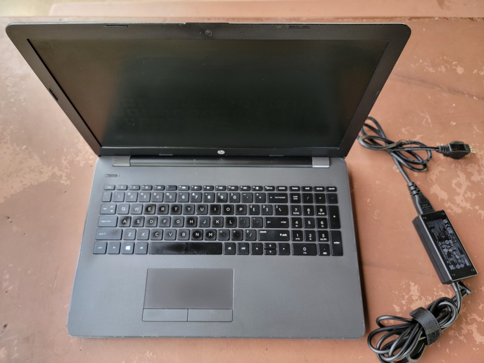 HP 255 G6 Notebook AMD R4 Radeon 8 GB Ram / 256 GB SSD OS Windows10 pro