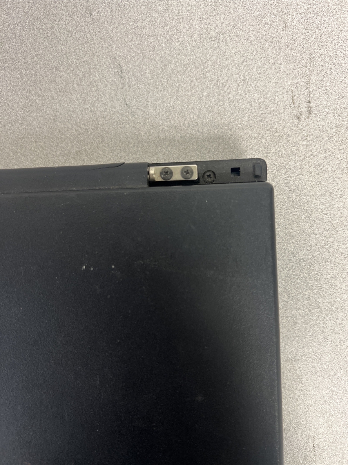 Dell Inspiron 3000 Laptop – Pentium – 256MB RAM – NO HDD – BAD BATT – READ