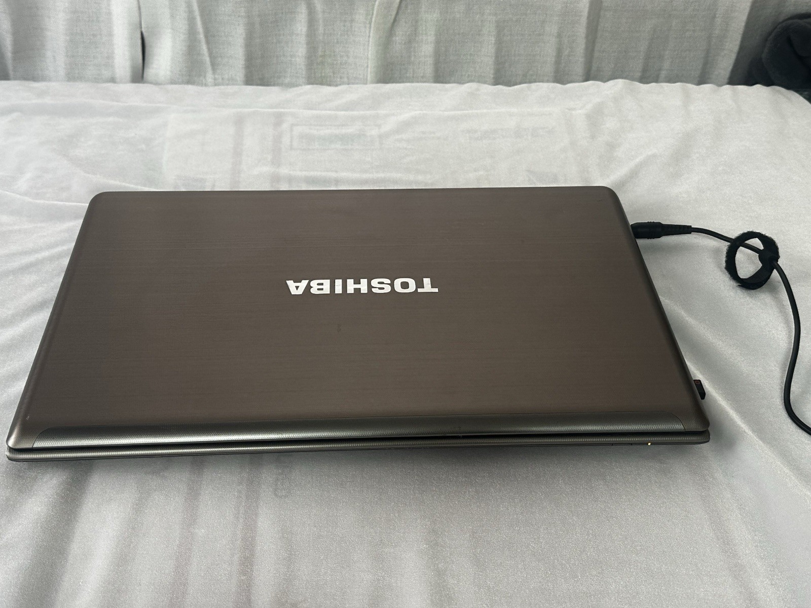 Toshiba Satellite P875-S7200- Windows 7 Home Edition 16GB RAM-Kingston SSD 480GB