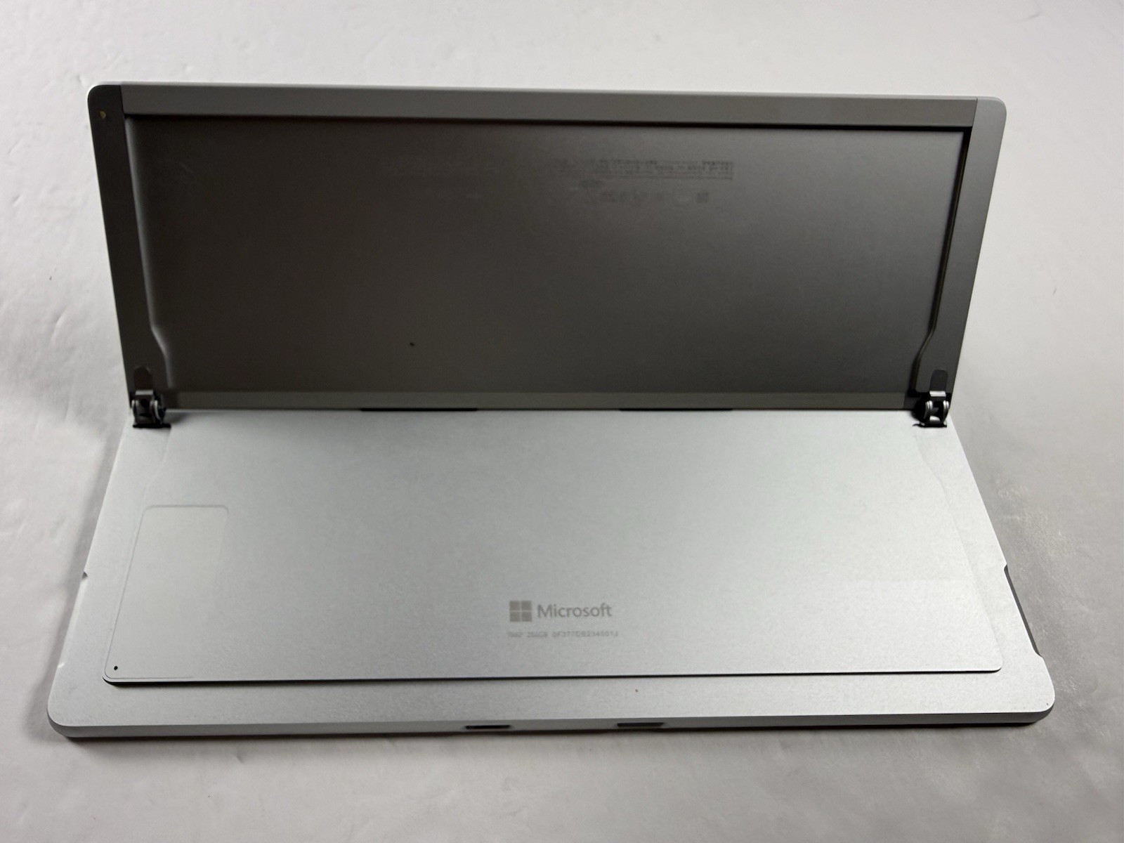 Microsoft Surface Pro 8 (1982) i5-1145G7 – 16GB RAM – 256GB 120Hz – Win 11 Pro