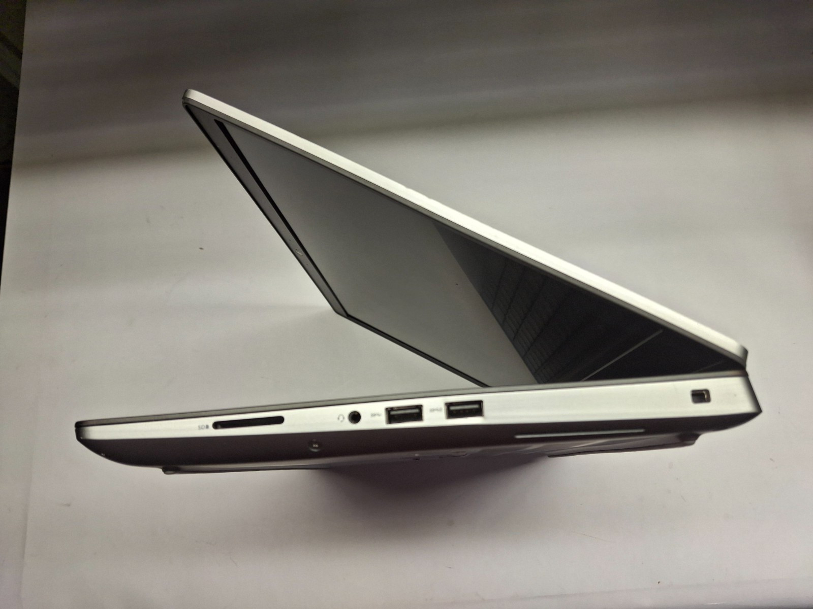 Dell Precision 7560 i9-11950H 64GB RAM 512GB SSD Wifi Bluetooth RTX A2000 W11Pro
