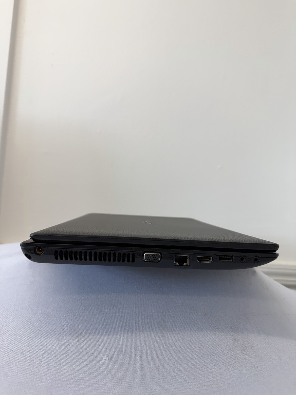 Acer Aspire 5336 Laptop – Good Screen – Intel Celeron 900 – Read Des