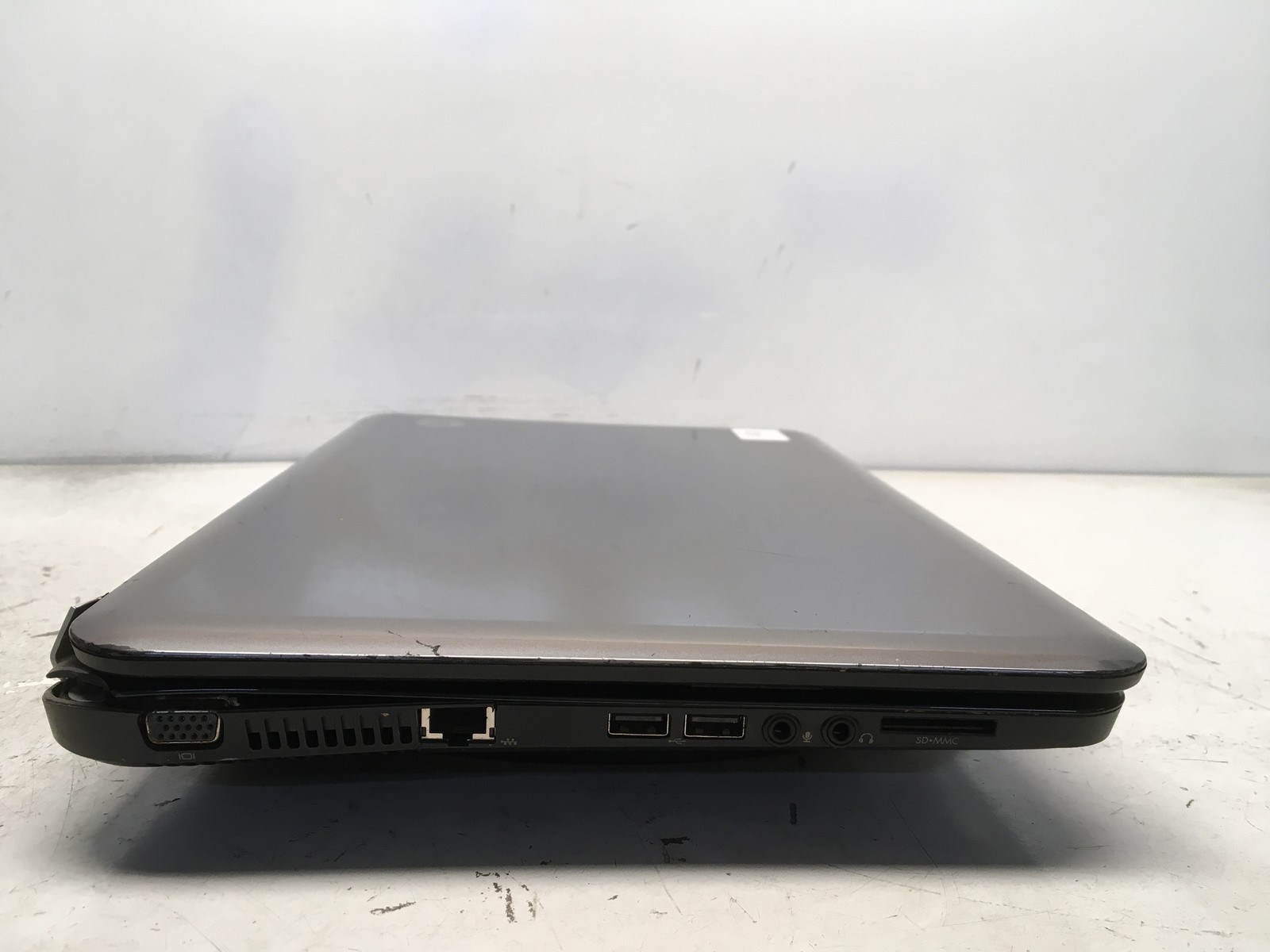HP 2000-BF69WM AMD E-300 1300MHz 4 GB NO HDD No Batt