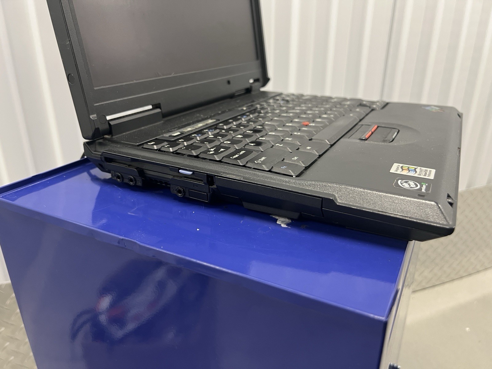 IBM ThinkPad A22M 15″ Laptop Intel Pentium III 256mb 40GB HDD Working