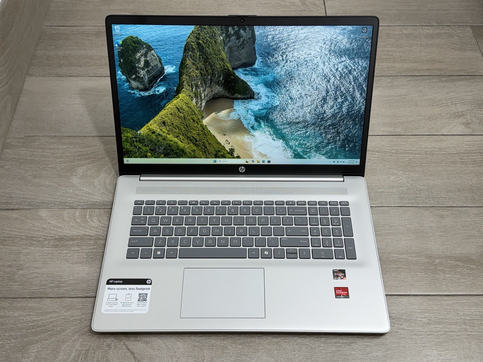 HP Laptop 17-CP2025DX 17″ FHD AMD Ryzen 5-7520U 8GB RAM 512GB NVMe Win-11