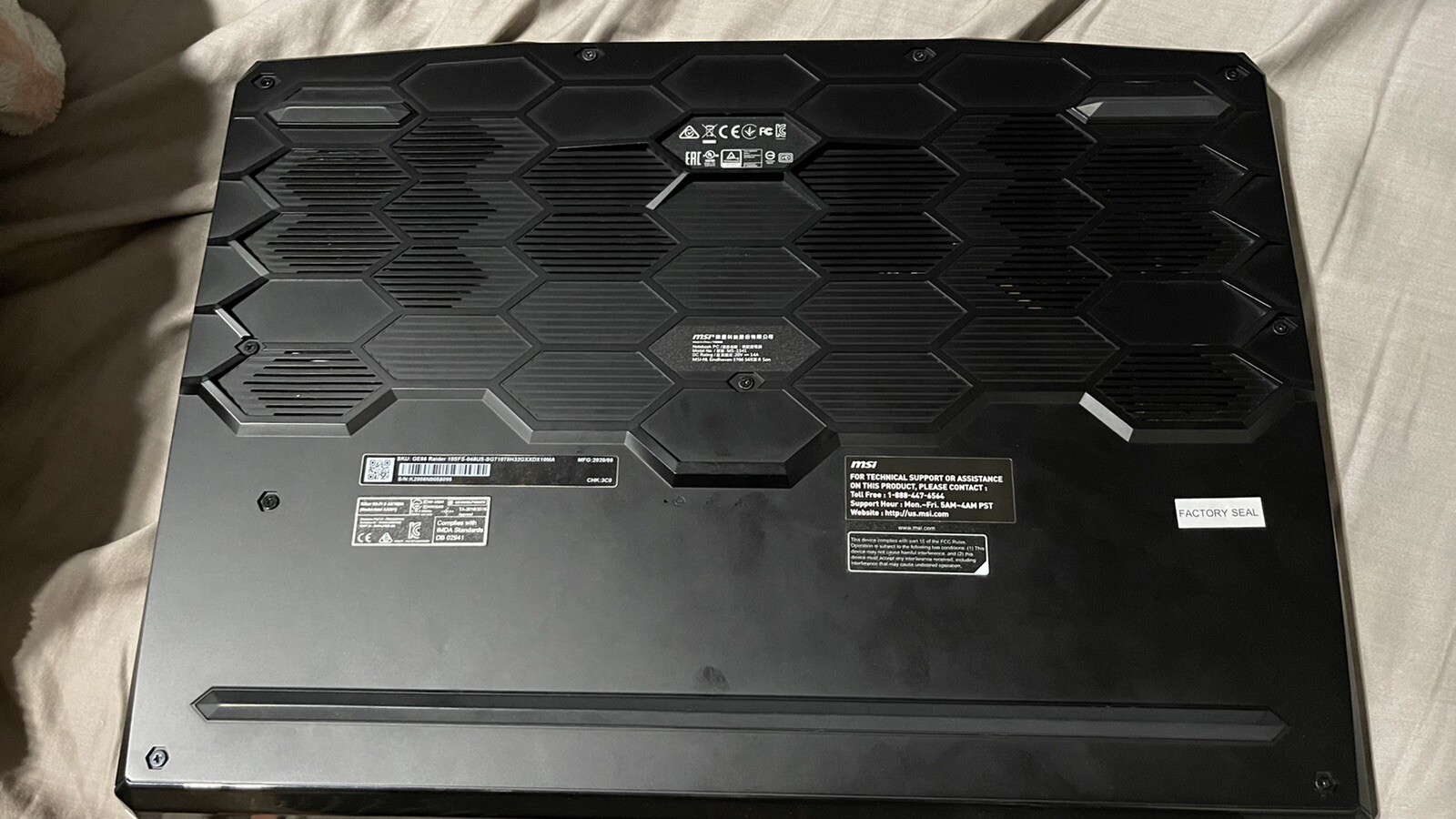 MSI GE66 Raider 10SGS 15.6″ (1TB SSD , Intel Core i7 10th Gen., 5.10GHz,…
