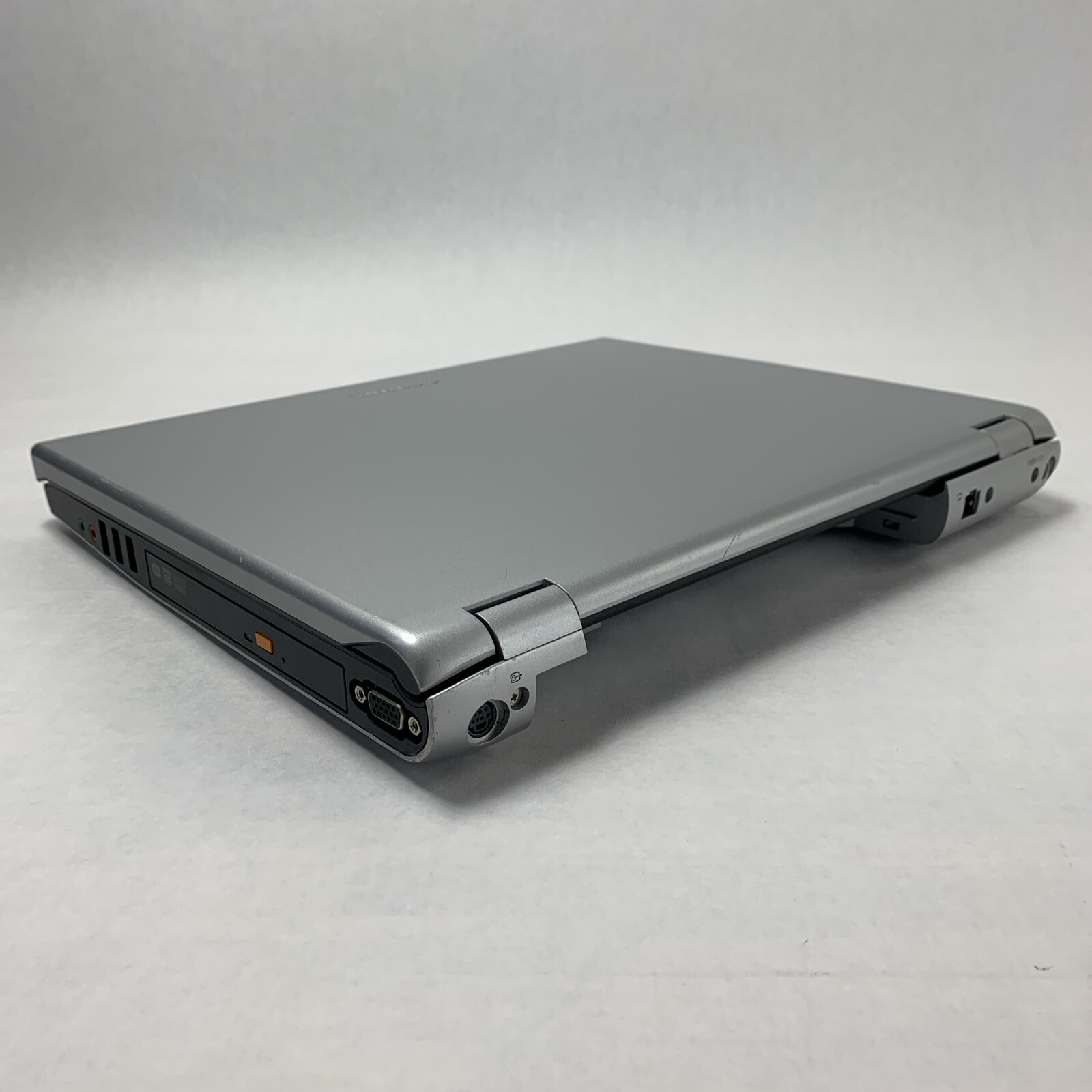 Lenovo 3000 C200 Intel Pentium T2060 1.60GHz 1GB RAM 15″ No Battery No HDD No OS