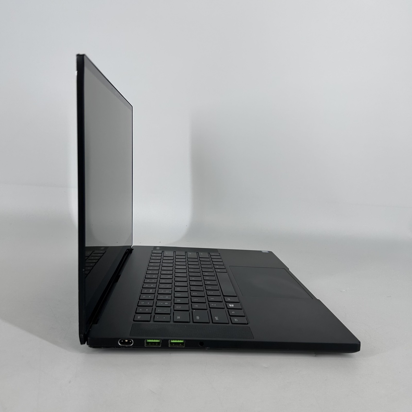 Razer Blade 15 Advanced 4K TOUCH i7-9750H 2.60GHz 16GB 1TB SSD RTX 2080 Max-Q