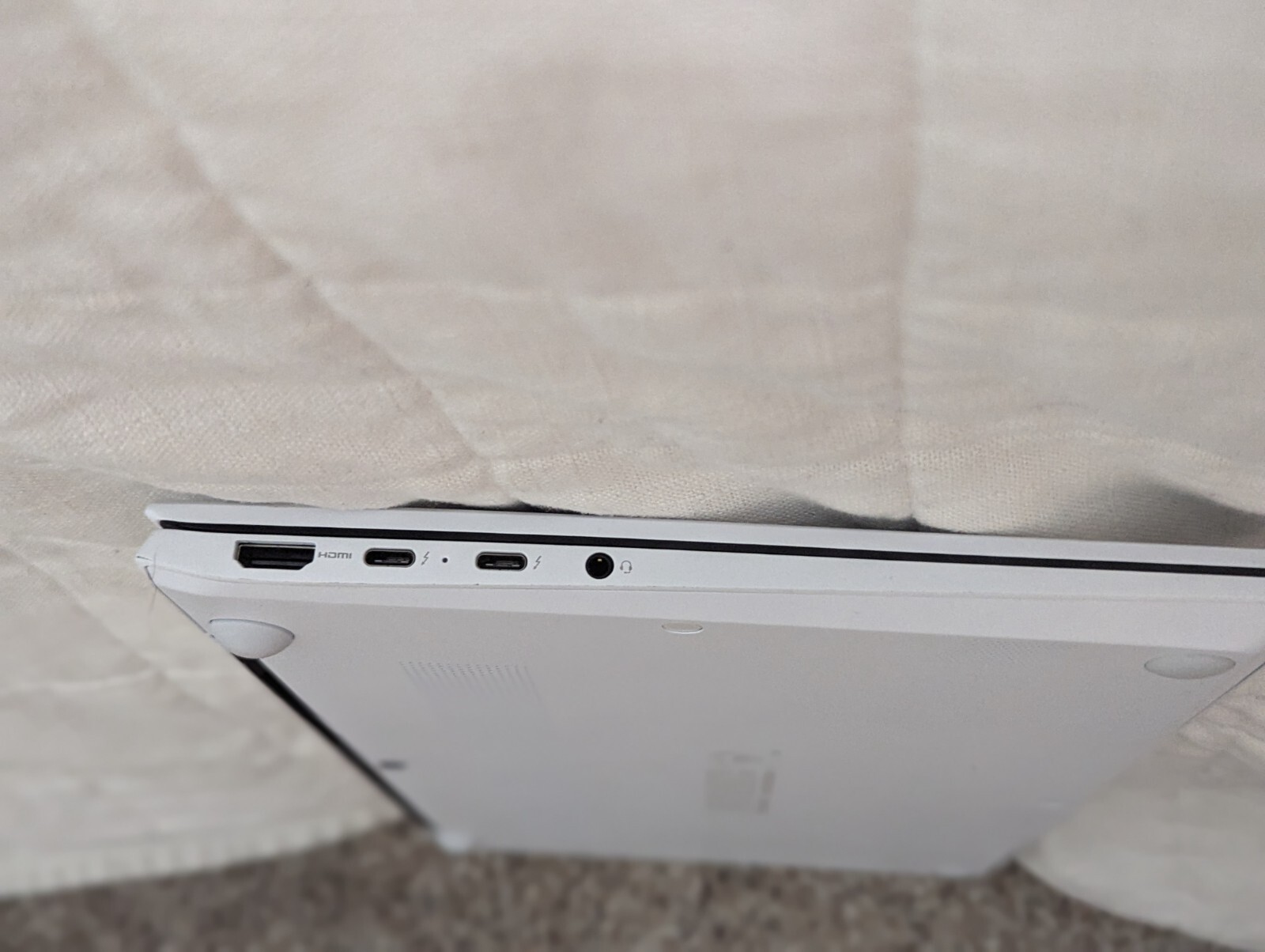 LG Gram 14″ 11 Gen Intel i5 Hard Disk 256 GB Ram 8GB Windows 11